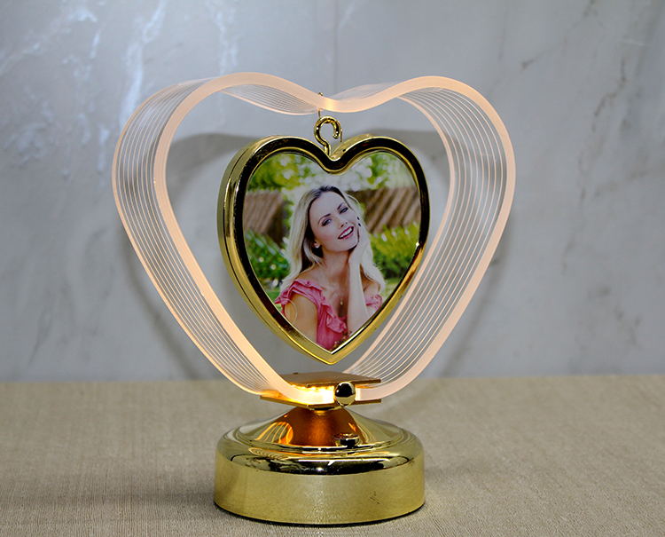 Kişiye Özel Fotoğraf Alanlı Kalpli Led Çerçeve Model 1